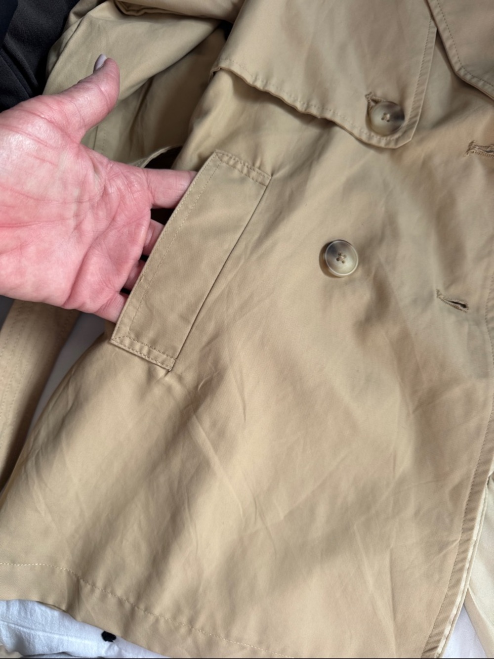 Helllo SPRING this Zara Tan Trench Coat is perfect for those rainy days - Picture 5 of 7